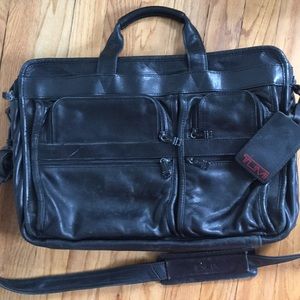 Black leather Tumi laptop bag / briefcase💼